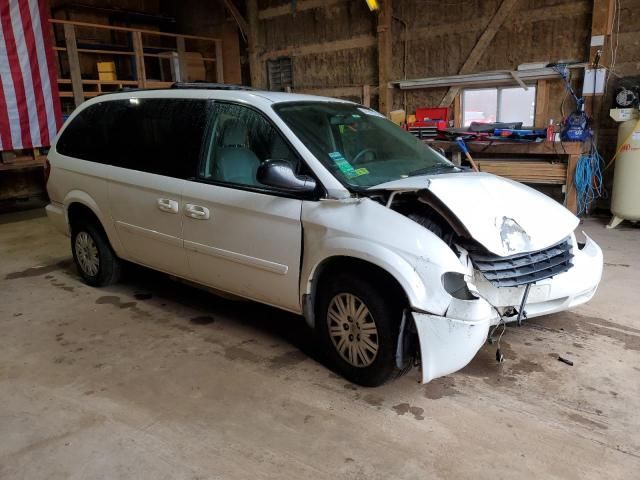 2005 Chrysler Town & Country LX