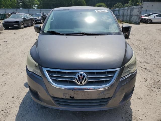 2010 Volkswagen Routan SE