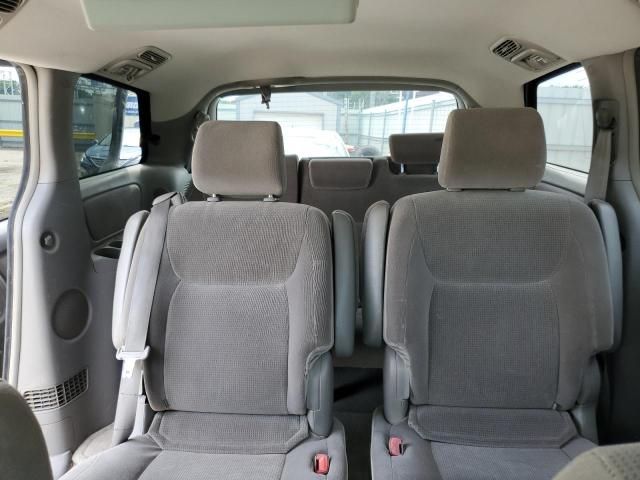 2004 Toyota Sienna CE