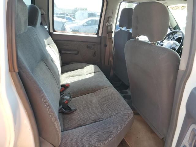 2000 Nissan Frontier Crew Cab XE