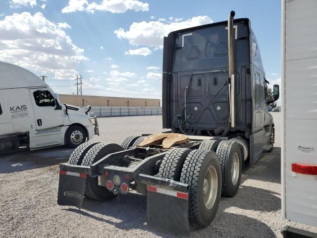 2021 Freightliner Cascadia 126