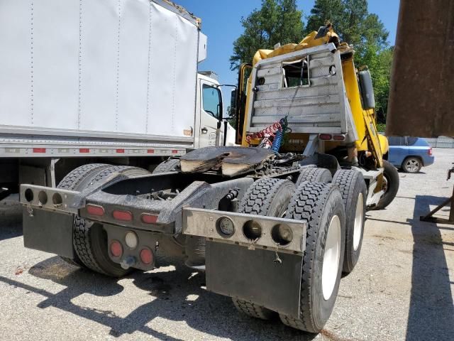 2007 Freightliner Conventional Columbia