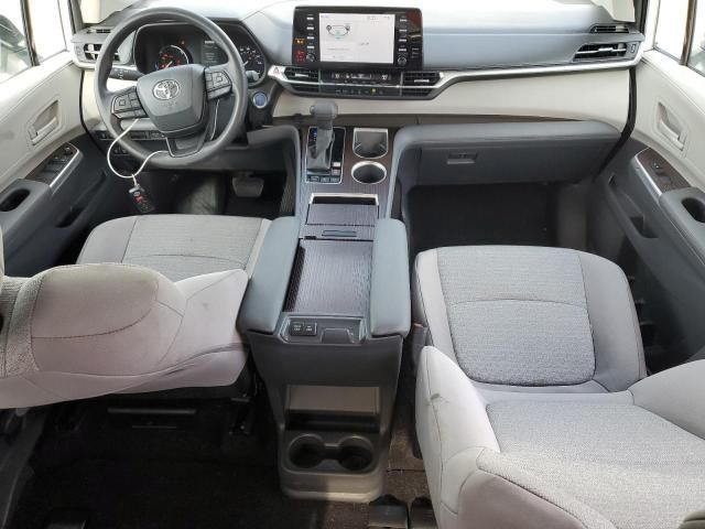 2023 Toyota Sienna LE