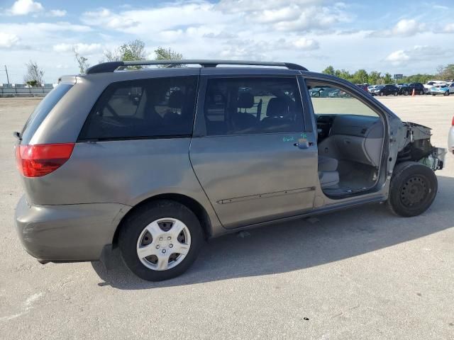 2004 Toyota Sienna CE