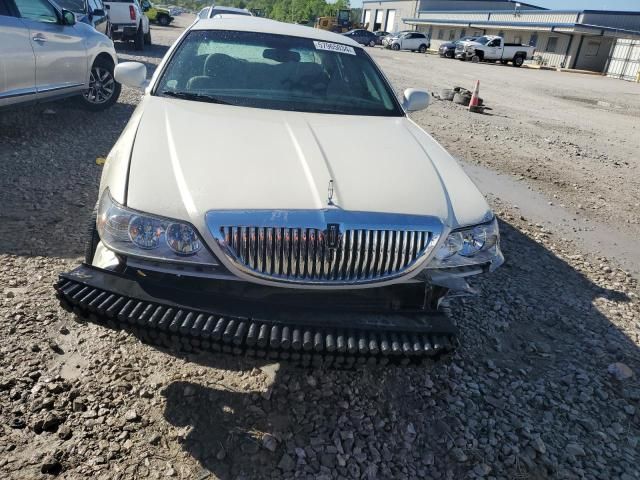 2003 Lincoln Town Car Signature