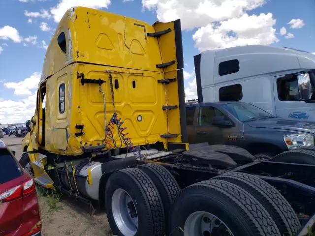 2019 Freightliner Cascadia 126