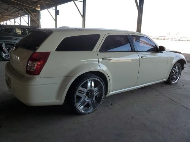 2005 Dodge Magnum SE