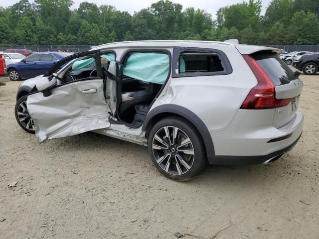 2020 Volvo V60 Cross Country T5 Momentum