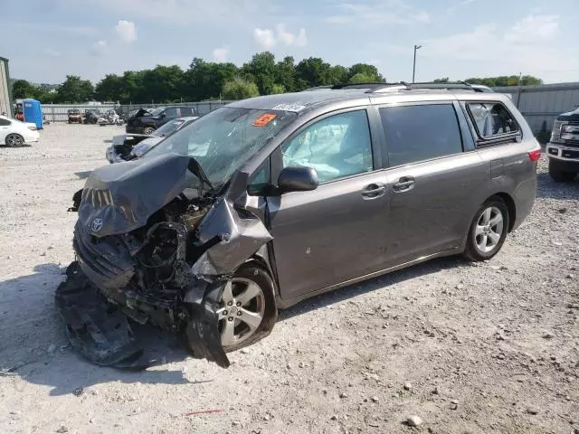 2016 Toyota Sienna LE