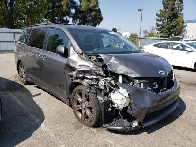 2015 Toyota Sienna Sport