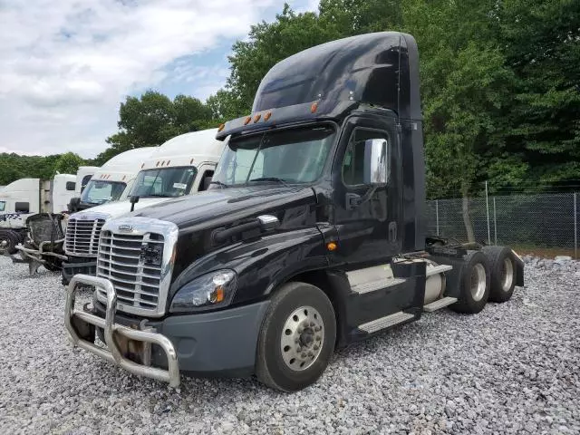 2015 Freightliner Cascadia 125