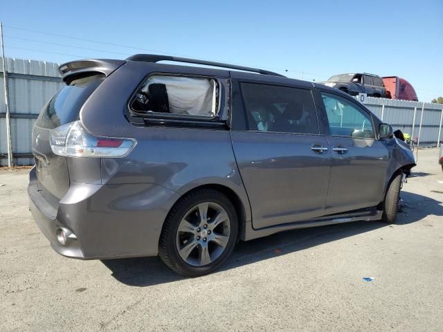 2015 Toyota Sienna Sport