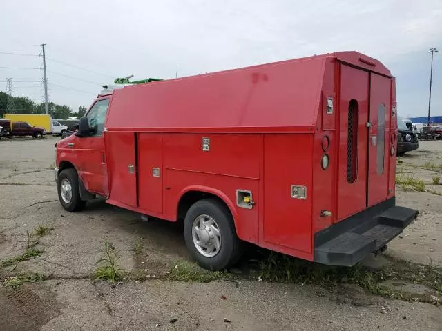 2010 Ford Econoline E350 Super Duty Cutaway Van