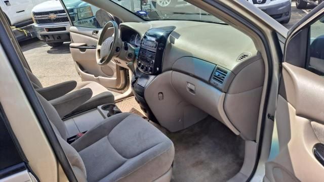 2005 Toyota Sienna CE