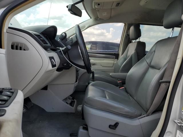 2010 Volkswagen Routan SE