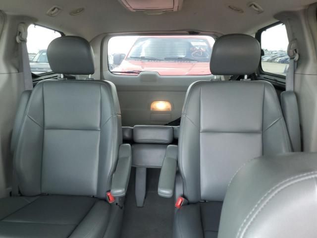 2012 Volkswagen Routan SE