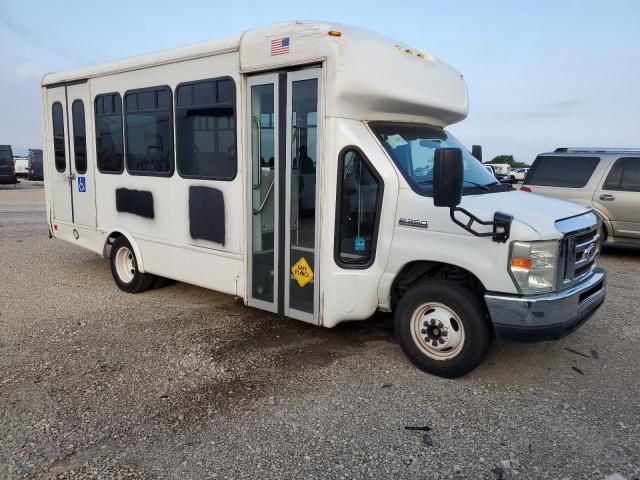 2016 Ford Econoline E350 Super Duty Cutaway Van