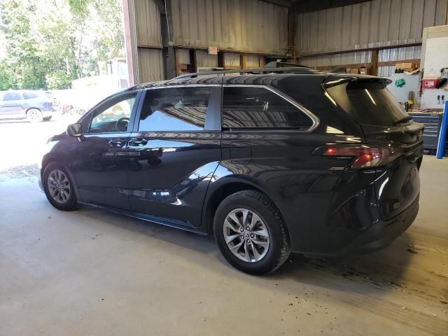 2023 Toyota Sienna LE