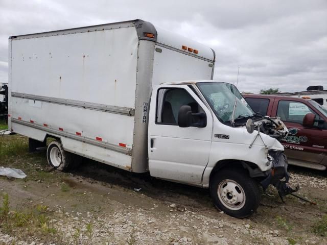 2004 Ford Econoline E350 Super Duty Cutaway Van