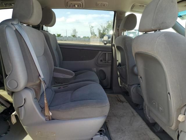 2004 Toyota Sienna CE