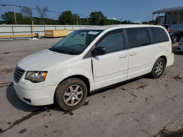 2010 Chrysler Town & Country LX