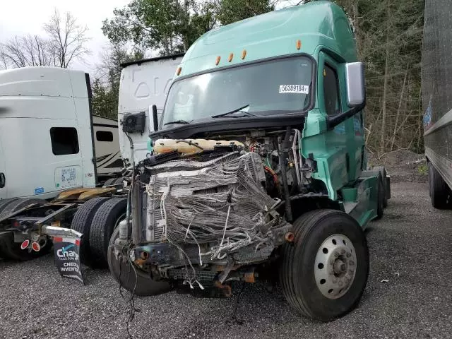 2020 Freightliner Cascadia 126