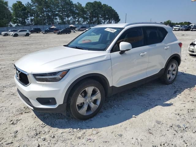 2021 Volvo XC40 T5 Momentum