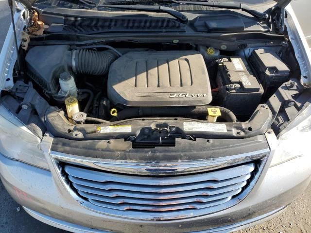 2012 Chrysler Town & Country Touring L