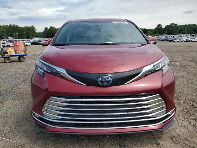 2022 Toyota Sienna XLE