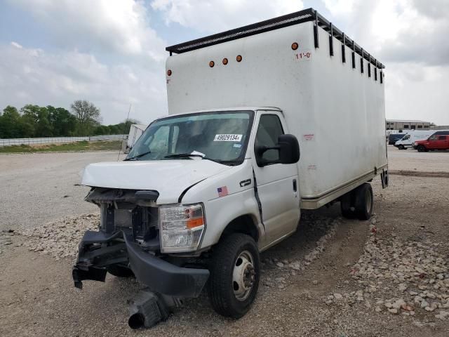 2018 Ford Econoline E350 Super Duty Cutaway Van