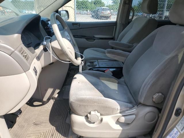 2004 Toyota Sienna CE