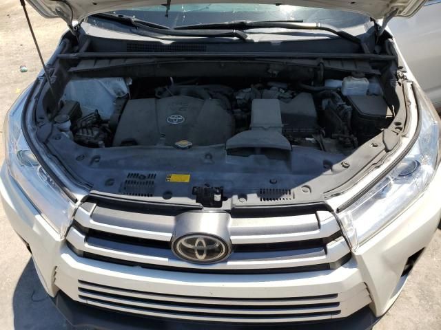 2017 Toyota Highlander SE