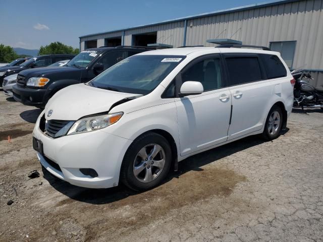 2013 Toyota Sienna LE