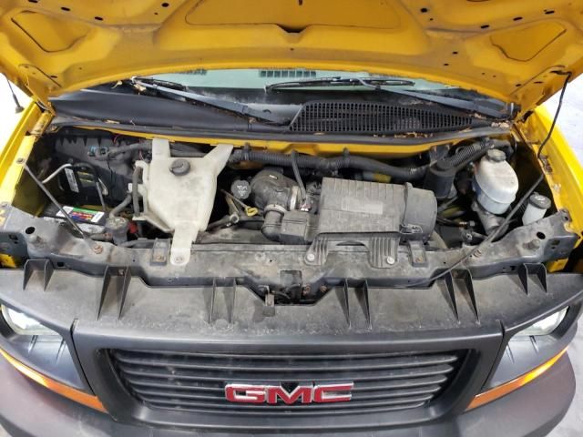 2011 GMC Savana Cutaway G3500