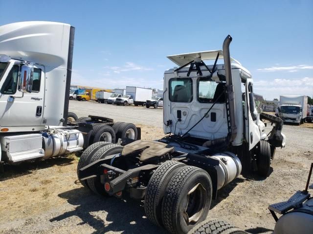 2015 Freightliner Cascadia 125