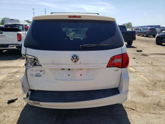 2011 Volkswagen Routan SE