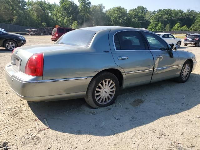 2005 Lincoln Town Car Signature Limited