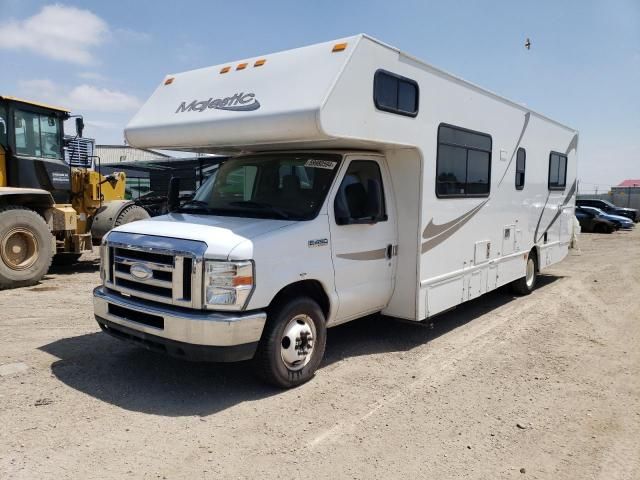 2014 Ford Econoline E450 Super Duty Cutaway Van