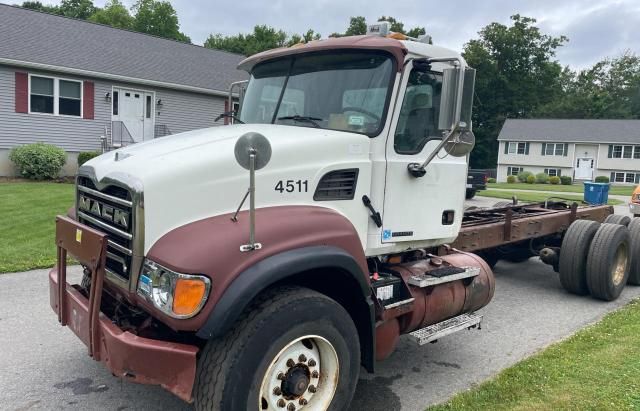 2004 Mack 700 CV700