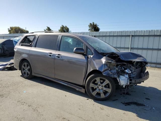 2015 Toyota Sienna Sport