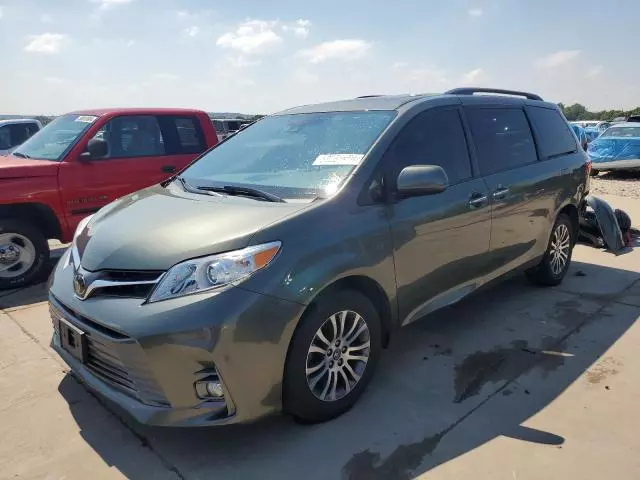 2019 Toyota Sienna XLE