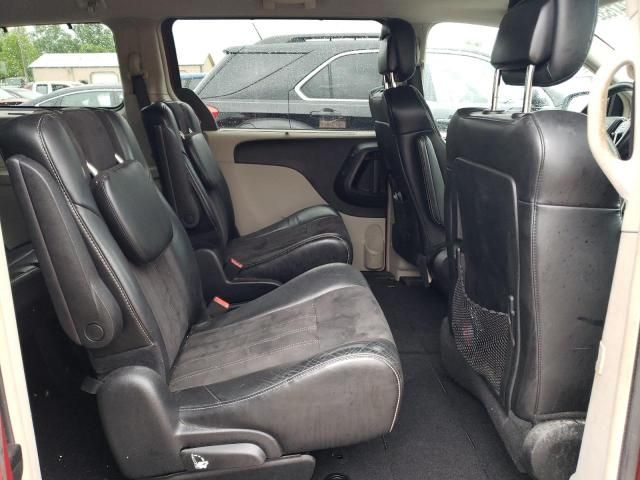 2014 Chrysler Town & Country Touring L