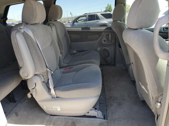 2004 Toyota Sienna CE