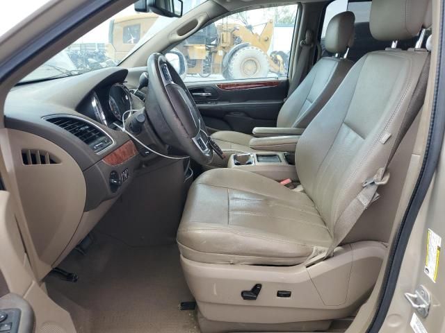 2013 Chrysler Town & Country Touring L