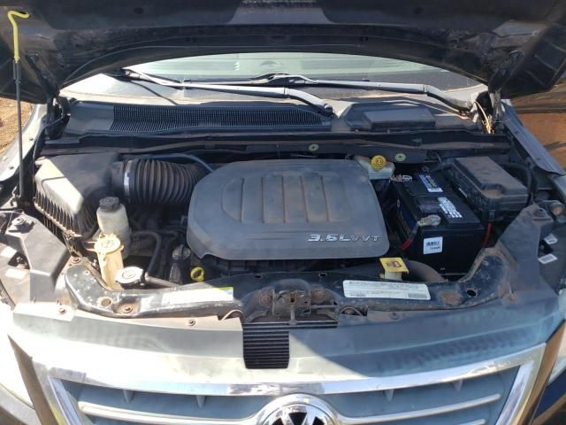 2012 Volkswagen Routan SE