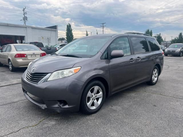 2013 Toyota Sienna LE