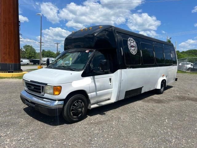 2005 Ford Econoline E450 Super Duty Cutaway Van