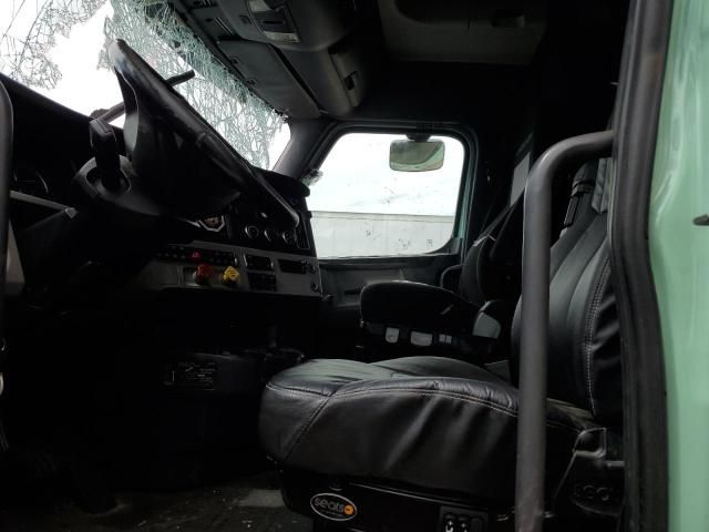 2019 Freightliner Cascadia 126