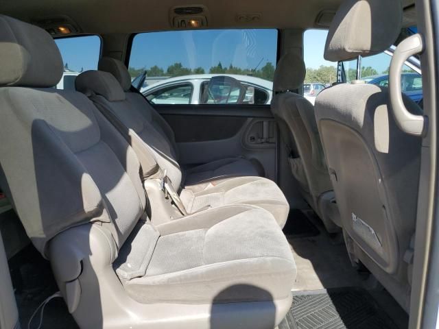 2005 Toyota Sienna CE