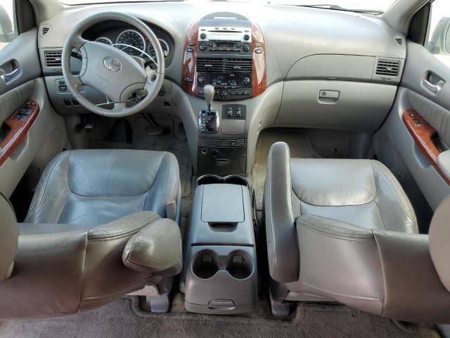 2005 Toyota Sienna XLE